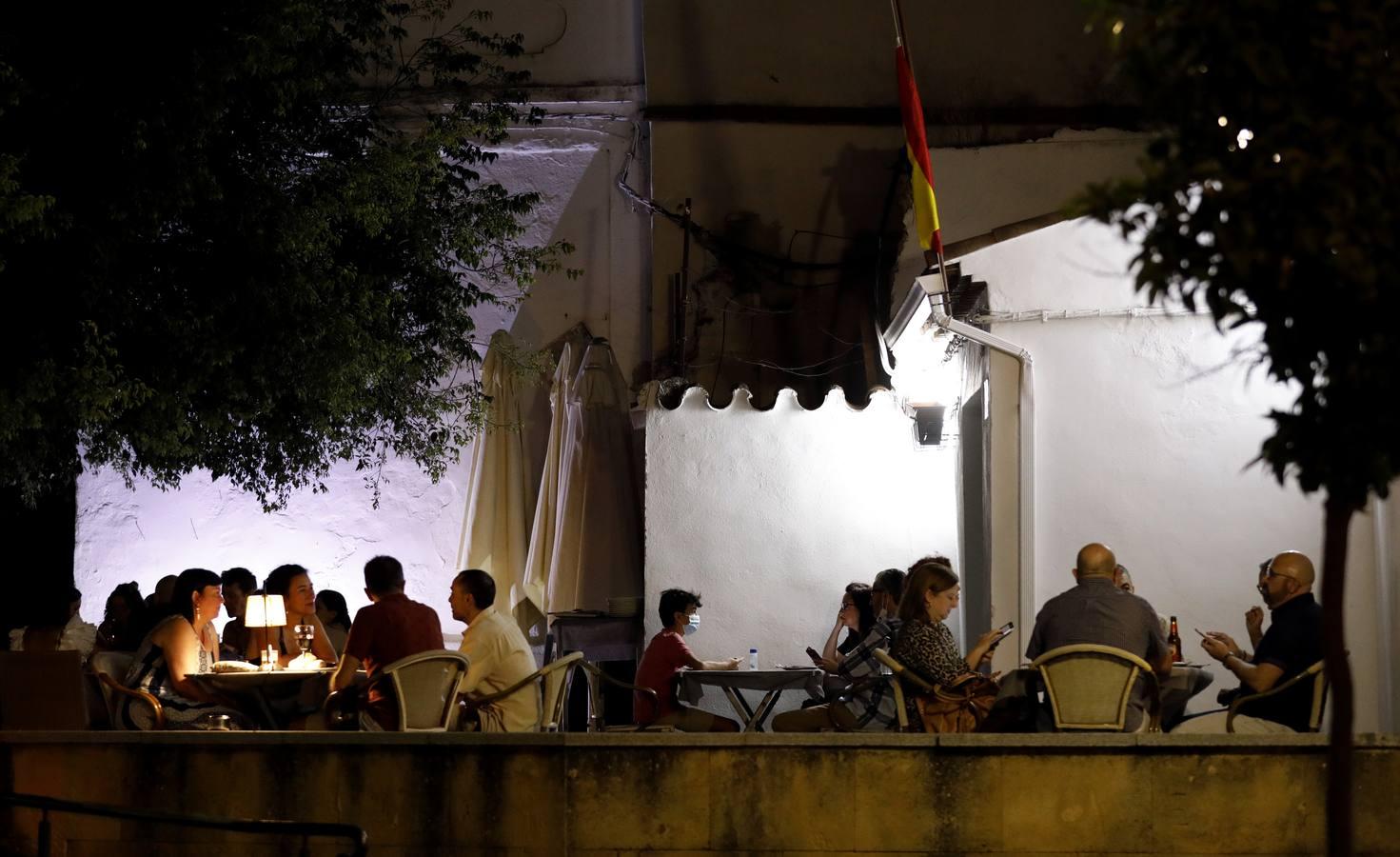 El ambiente de la desescalada en las terrazas de la Ribera de Córdoba, en imágenes