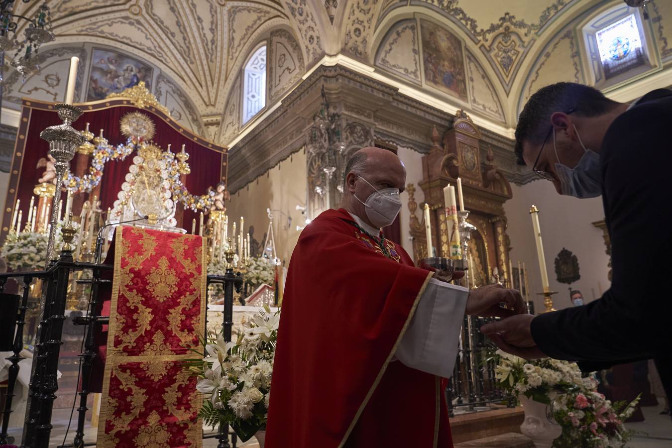 La Virgen del Rocío preside un histórico Pontifical en Almonte