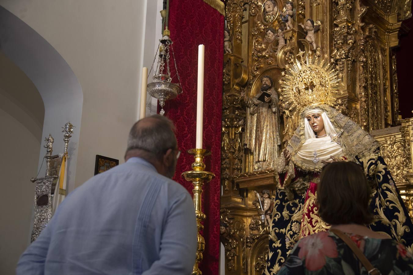 La Esperanza de Triana, en el día del aniversario de su coronación