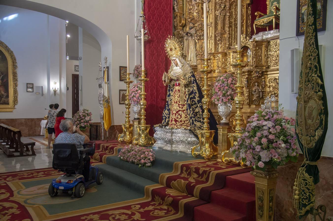 La Esperanza de Triana, en el día del aniversario de su coronación