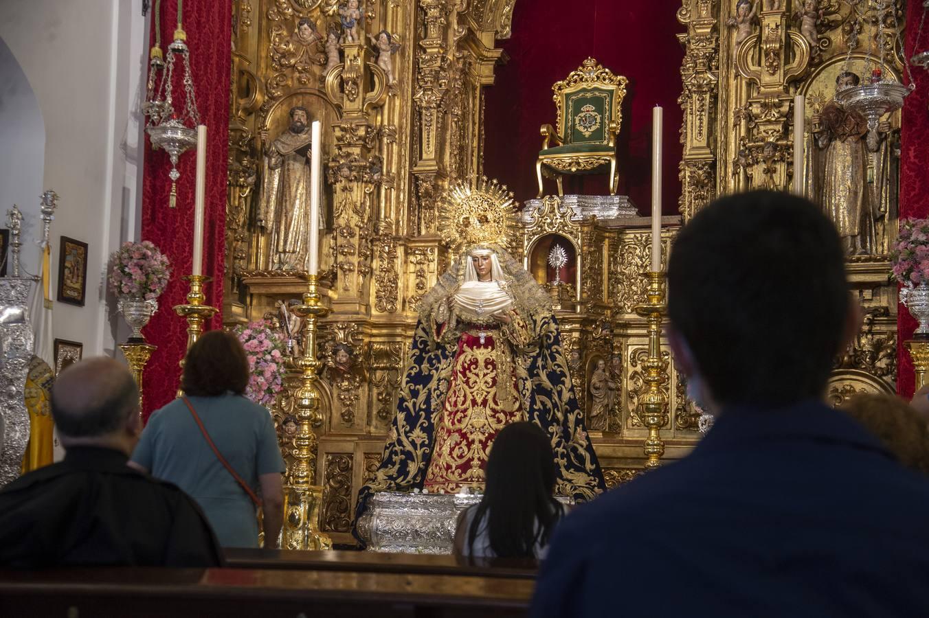 La Esperanza de Triana, en el día del aniversario de su coronación