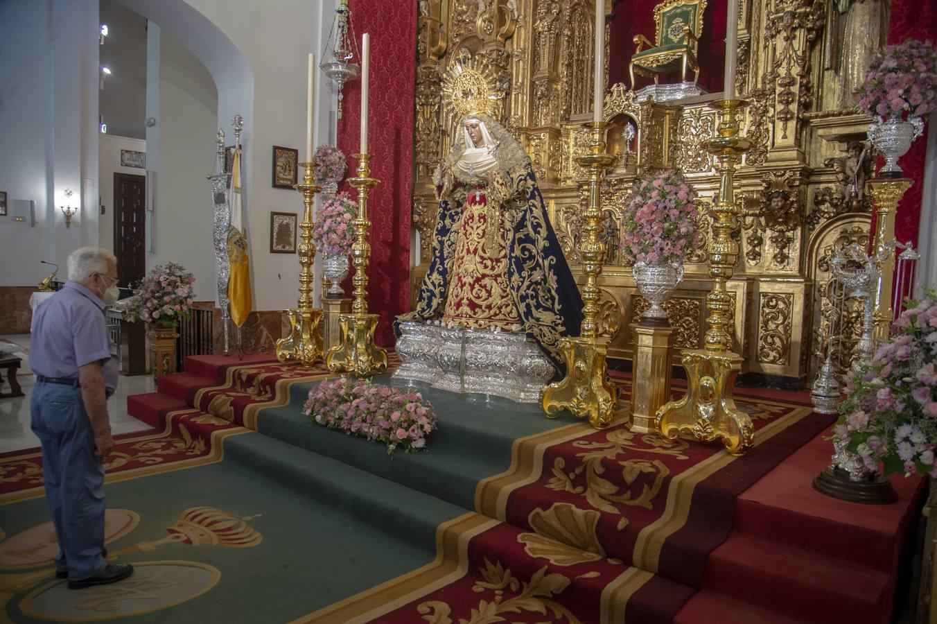 La Esperanza de Triana, en el día del aniversario de su coronación