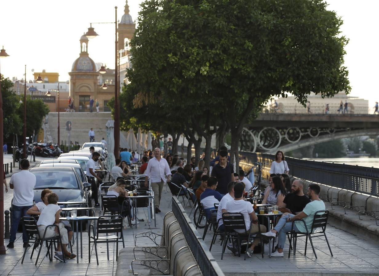 Los veladores de los bares de Sevilla abrirán hasta las 3 de la mañana