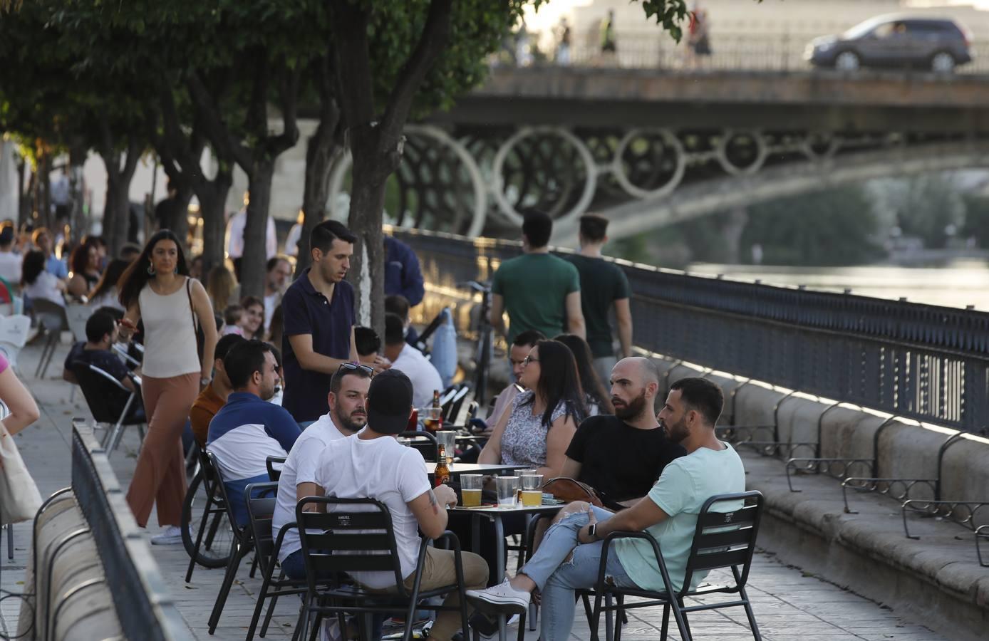 Los veladores de los bares de Sevilla abrirán hasta las 3 de la mañana