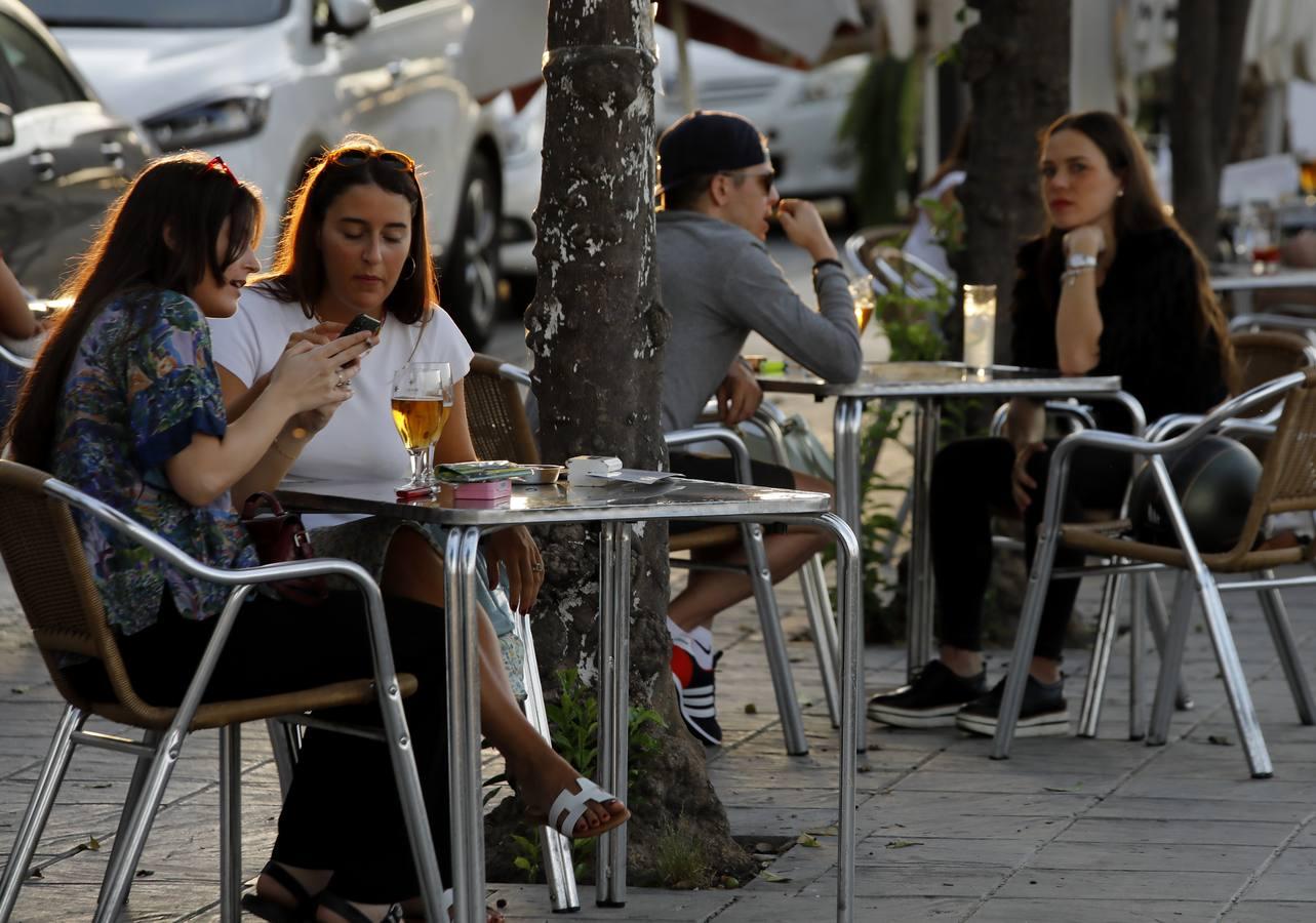 Los veladores de los bares de Sevilla abrirán hasta las 3 de la mañana