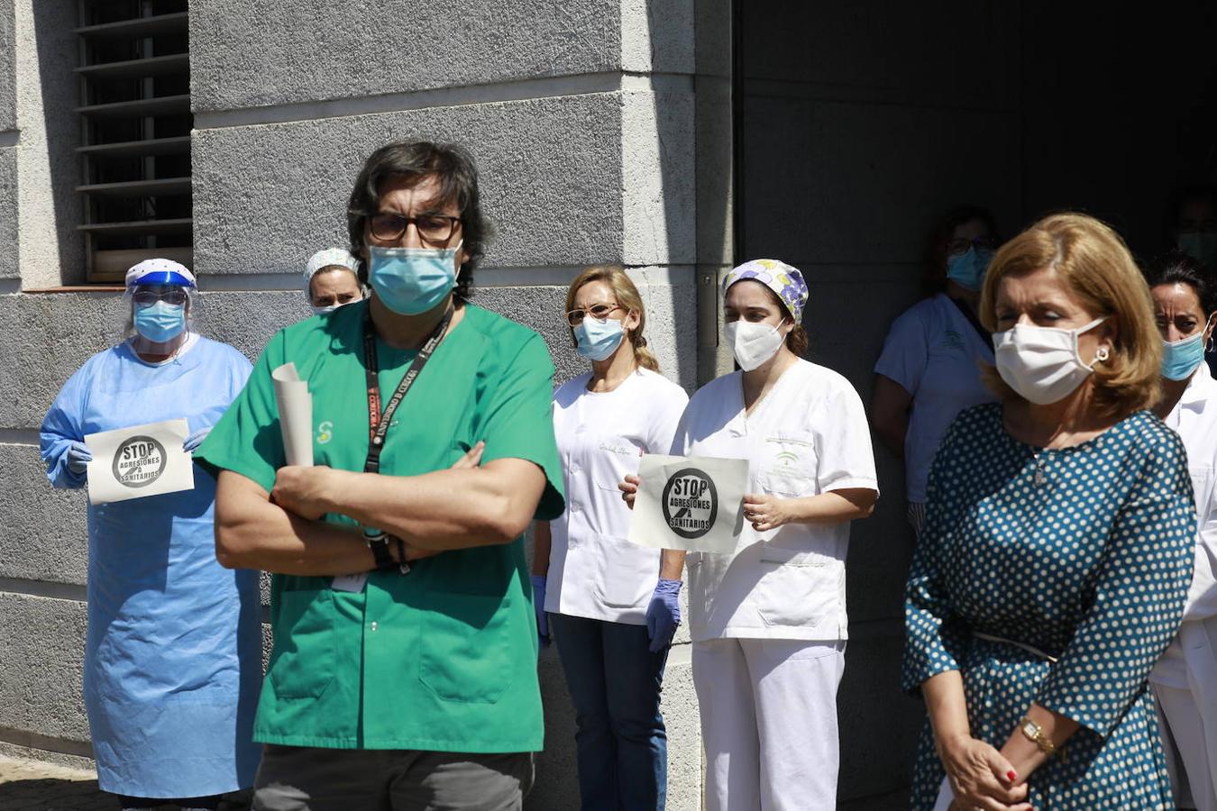 La protesta en el centro de salud de Carlos III de Córdoba por la agresión a un sanitario, en imágenes