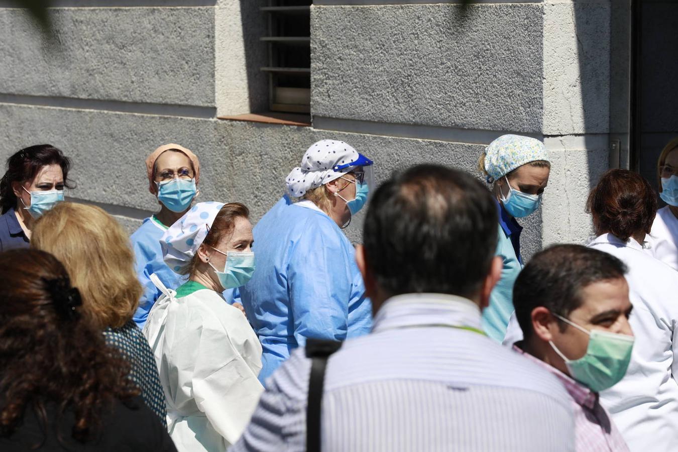 La protesta en el centro de salud de Carlos III de Córdoba por la agresión a un sanitario, en imágenes