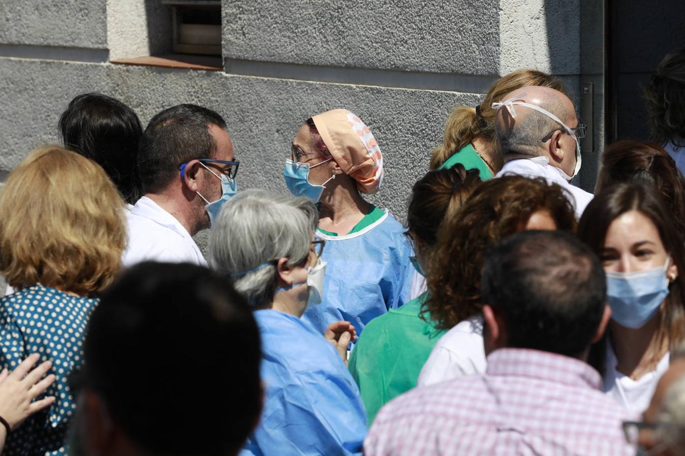 La protesta en el centro de salud de Carlos III de Córdoba por la agresión a un sanitario, en imágenes