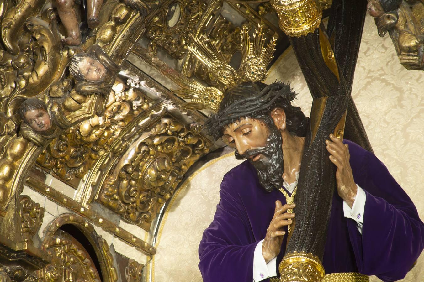 El altar del décimo tercer aniversario de la coronación de la Virgen de la O