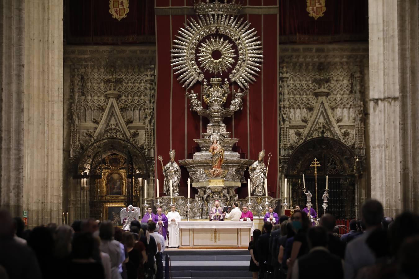 Multitudinario funeral por las víctimas del coronavirus en la Catedral de Sevilla