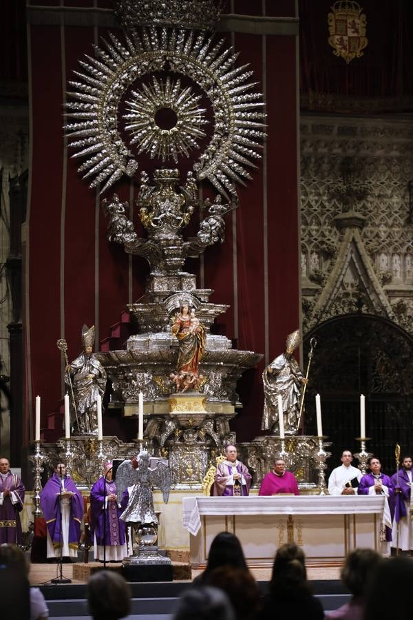 Multitudinario funeral por las víctimas del coronavirus en la Catedral de Sevilla