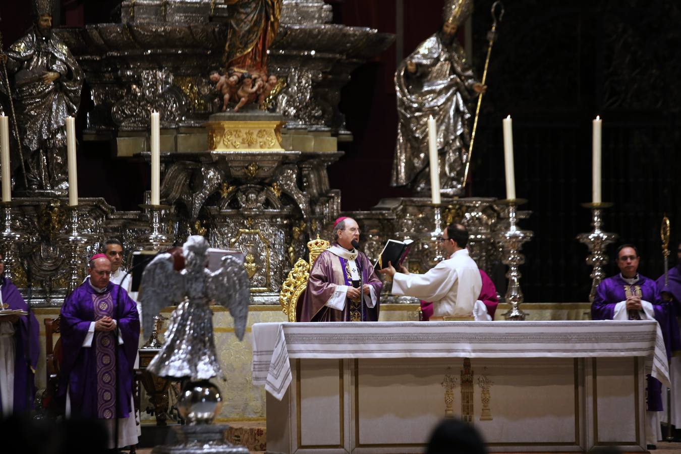 Multitudinario funeral por las víctimas del coronavirus en la Catedral de Sevilla