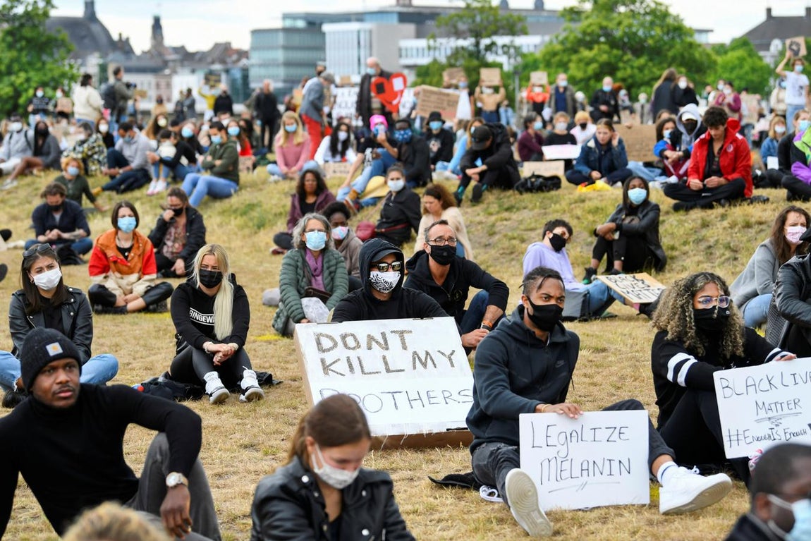 Países Bajos también se ha unido al dolor por la muerte de George Floyd. En la imagen, manifestantes concentrados en la ciudad de Maastricht. 