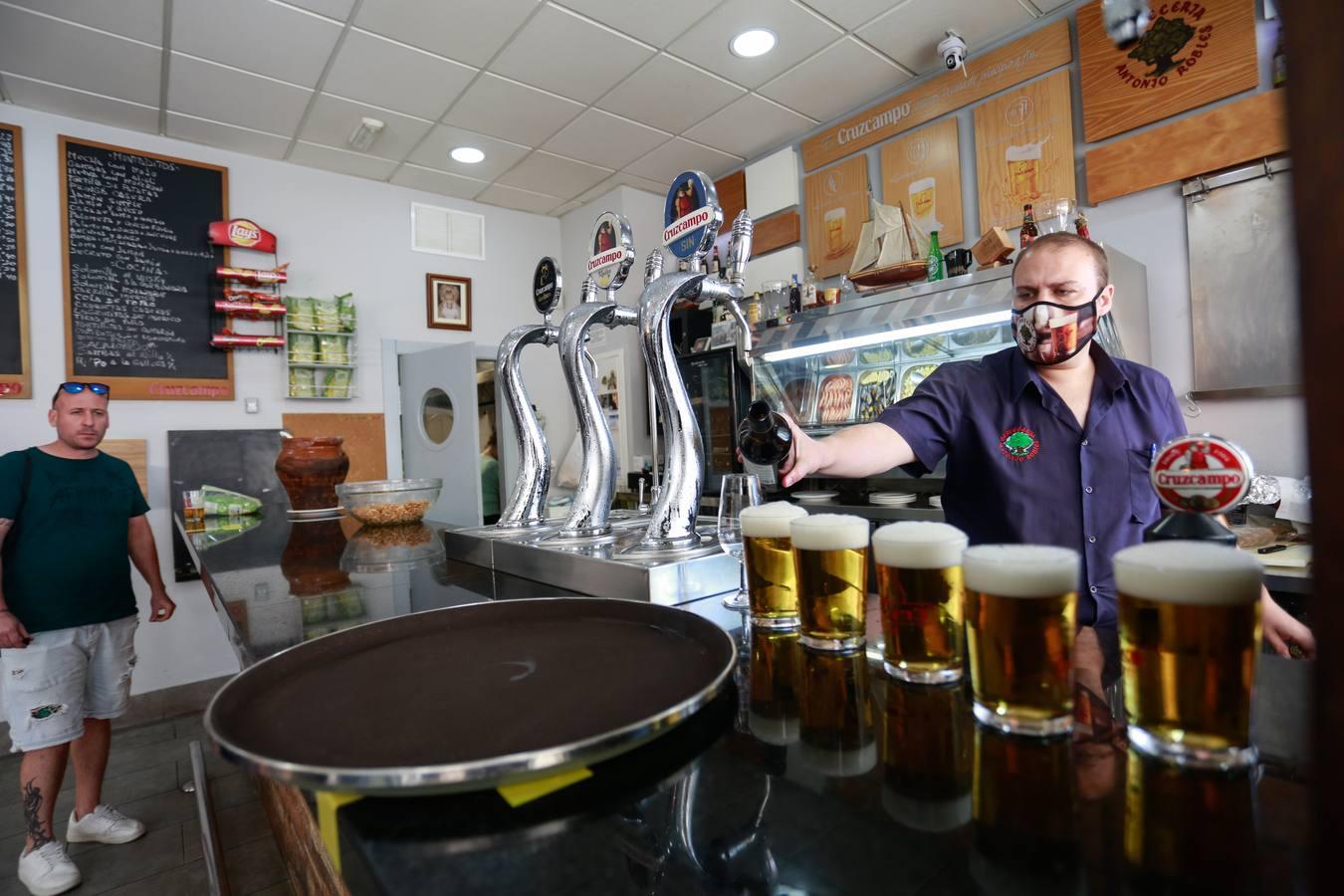 Fase 3 desescalada Sevilla: El café y las tostadas regresan a las barras de los bares