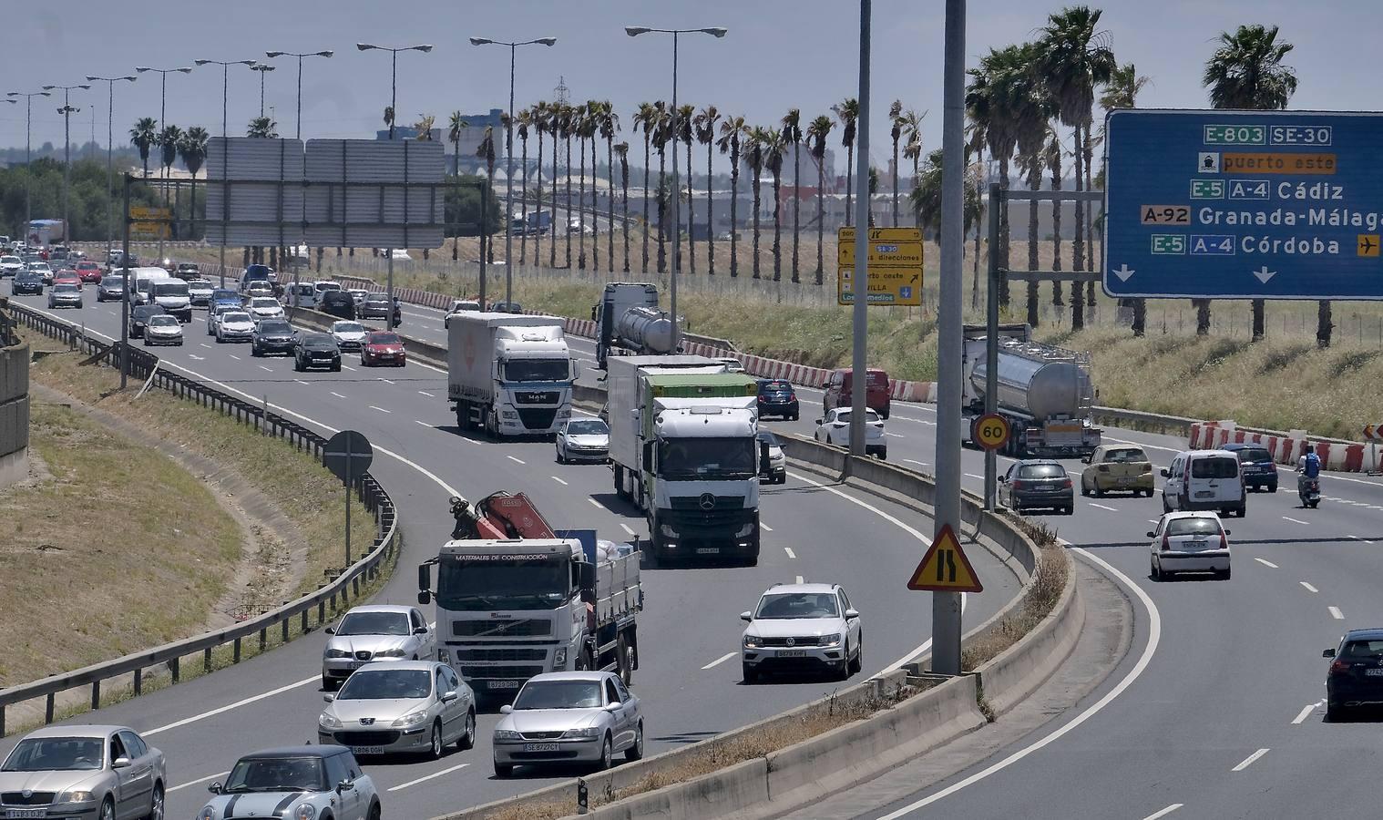 En imágenes: Sevilla, otra vez con atascos con la desescalada