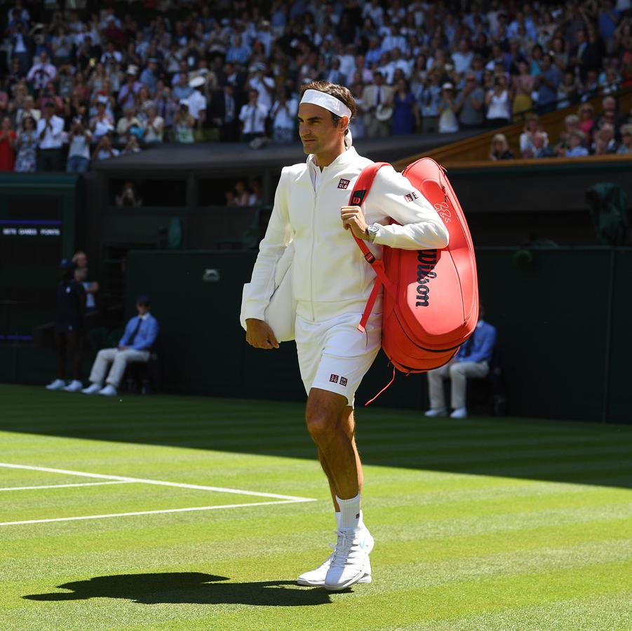 Roger Federer ha pasado un año muy diferente. No hay duda de que el 2020 está siendo un año muy diferente para Roger Federer. A la operación de rodilla a la que se sometió el pasado febrero hay que sumarle la pandemia del coronavirus que ha anulado por completo toda su agenda. Durante estos meses el tenista ha estado recluido <a href="https://www.abc.es/summum/living/casas/abci-mansion-federer-enclave-idilico-40667306589-20200505123849_galeria.html" target="_blank">en su casa de Suiza, </a>pero ahora todo apunta a que dejará el país para establecerse en otro de sus lugares favoritos, Dubái.