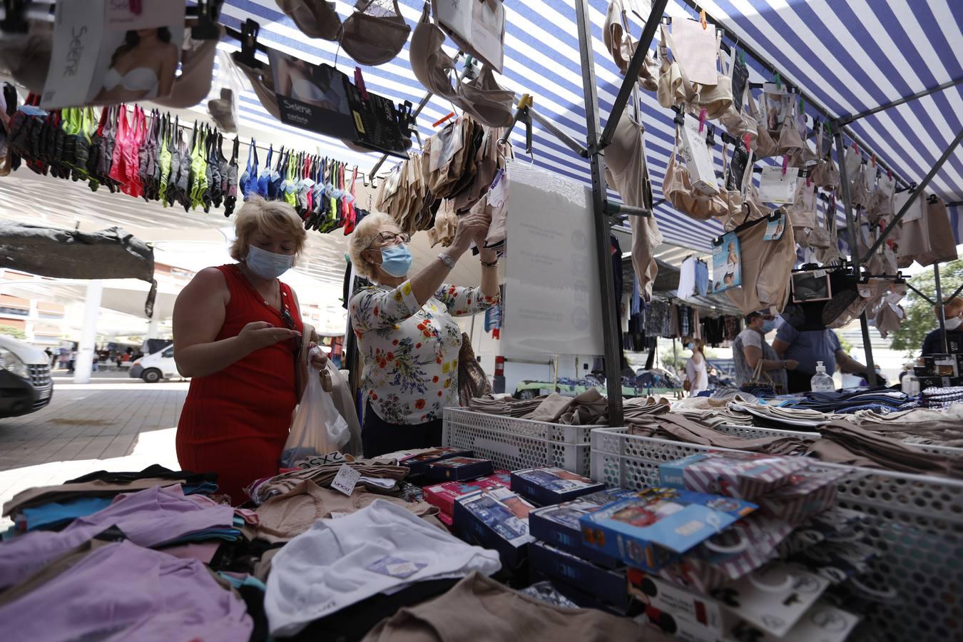 La vuelta de los mercadillos en Córdoba, en imágenes