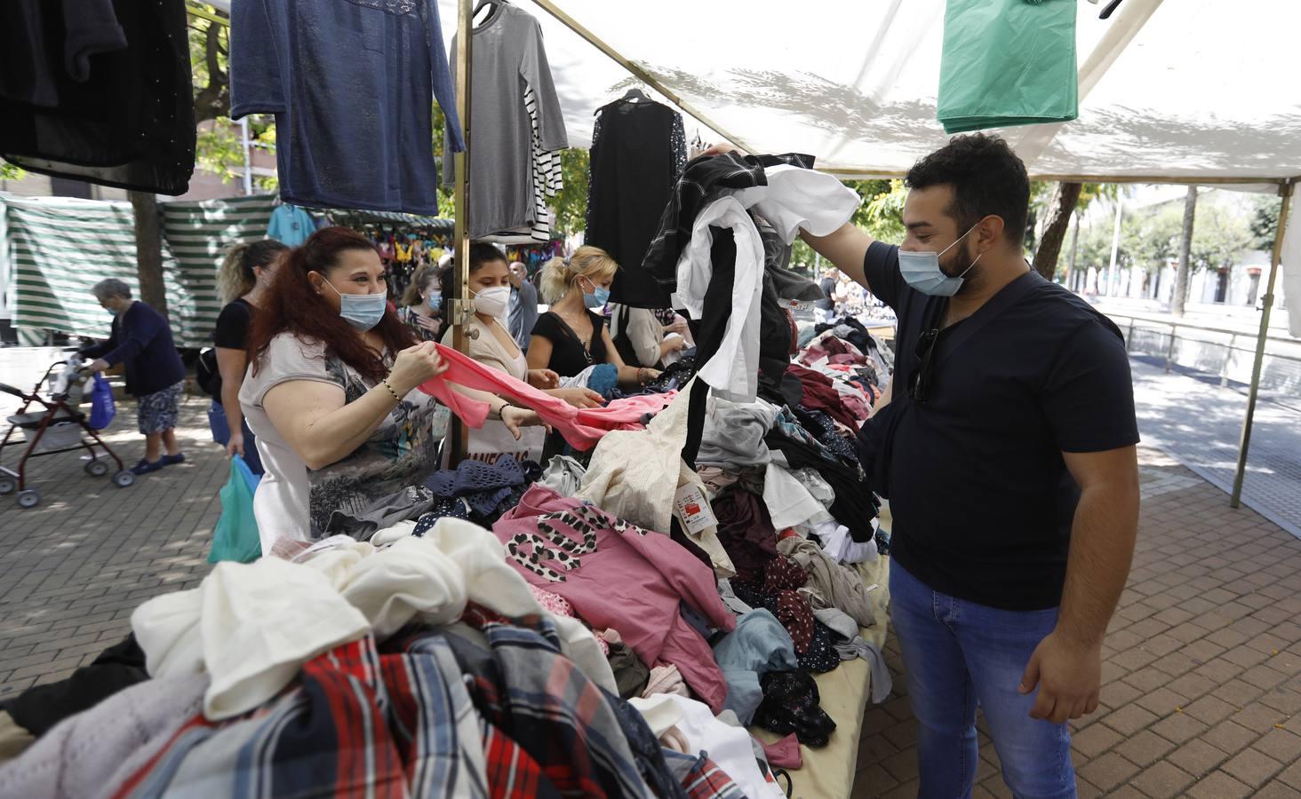 La vuelta de los mercadillos en Córdoba, en imágenes