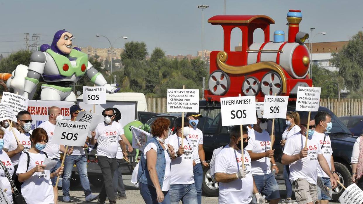 En imágenes, los feriantes se plantan ante el Parlamento andaluz