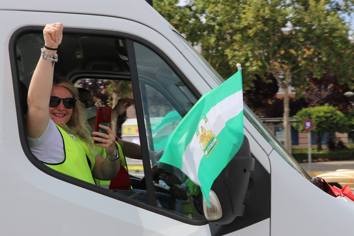 La marcha de protesta de los feriantes de Aguilar a Lucena, en imágenes