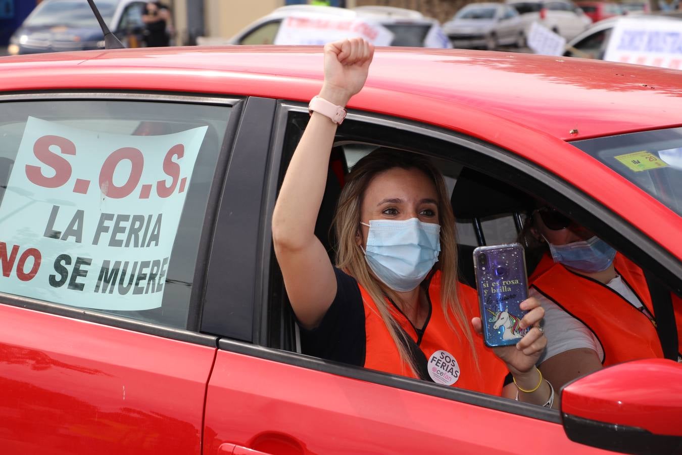 La marcha de protesta de los feriantes de Aguilar a Lucena, en imágenes