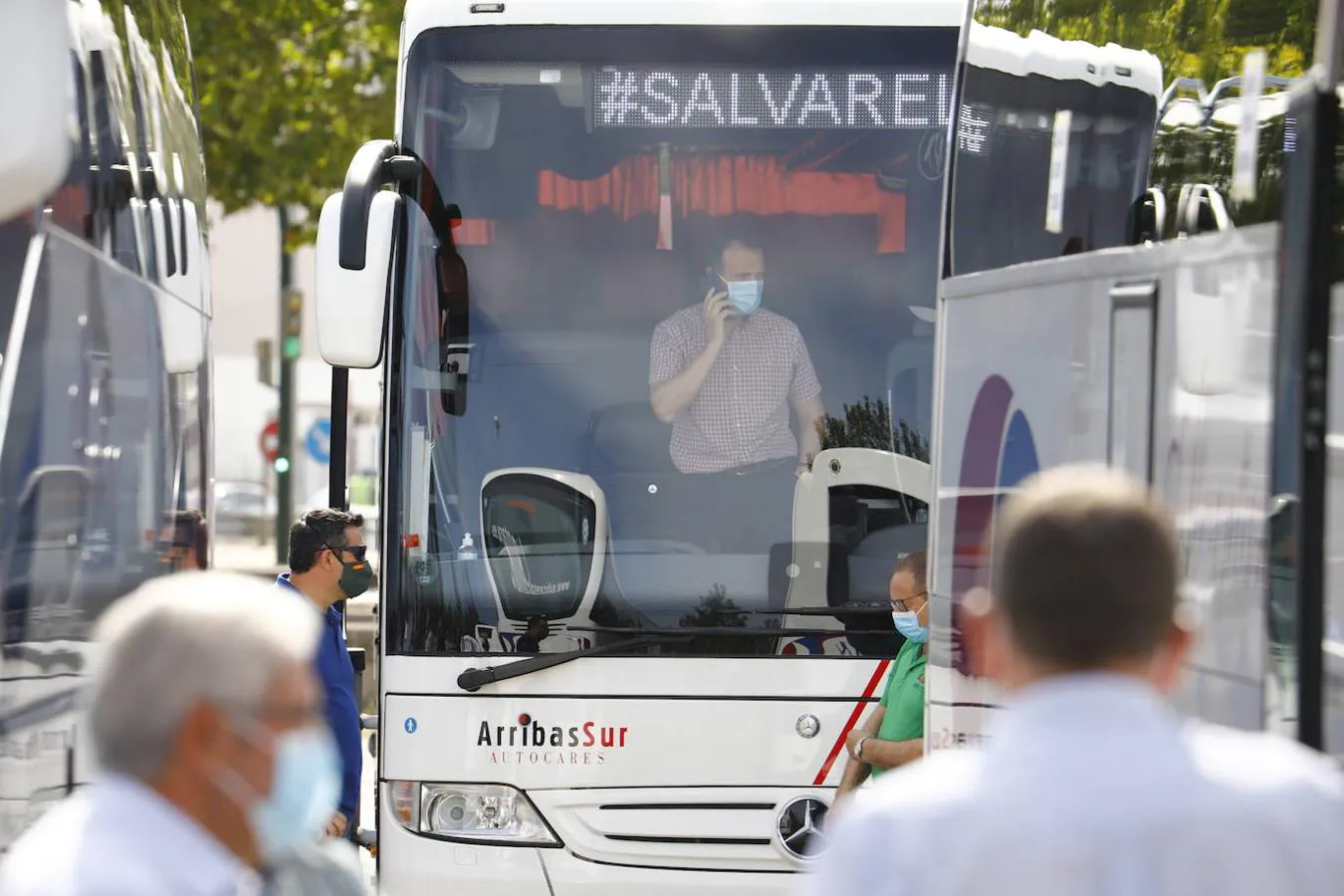 La caravana de autobuses de Córdoba, en imágenes