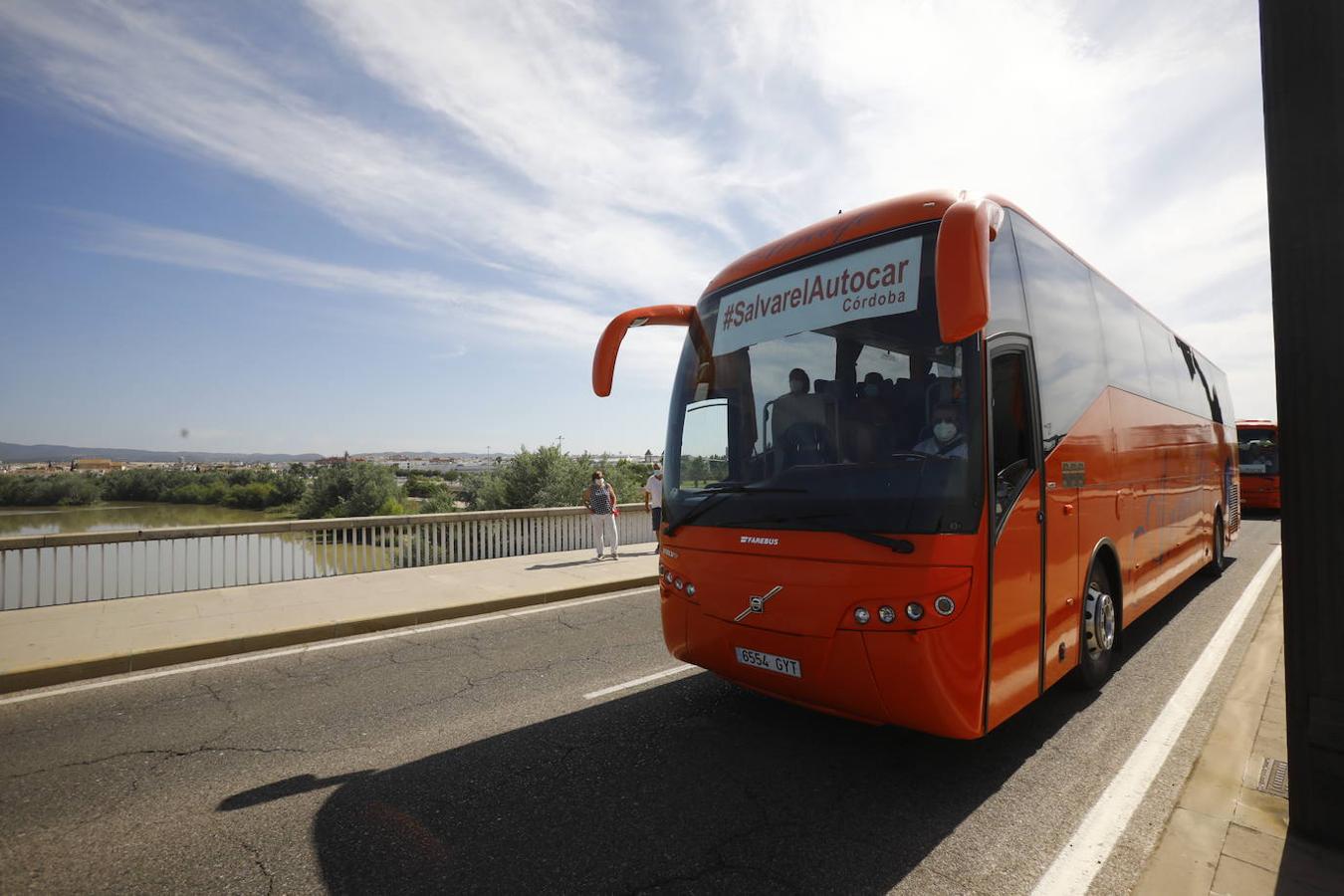 La caravana de autobuses de Córdoba, en imágenes