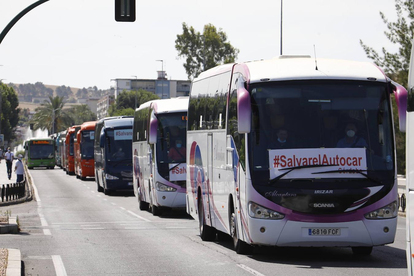 La caravana de autobuses de Córdoba, en imágenes