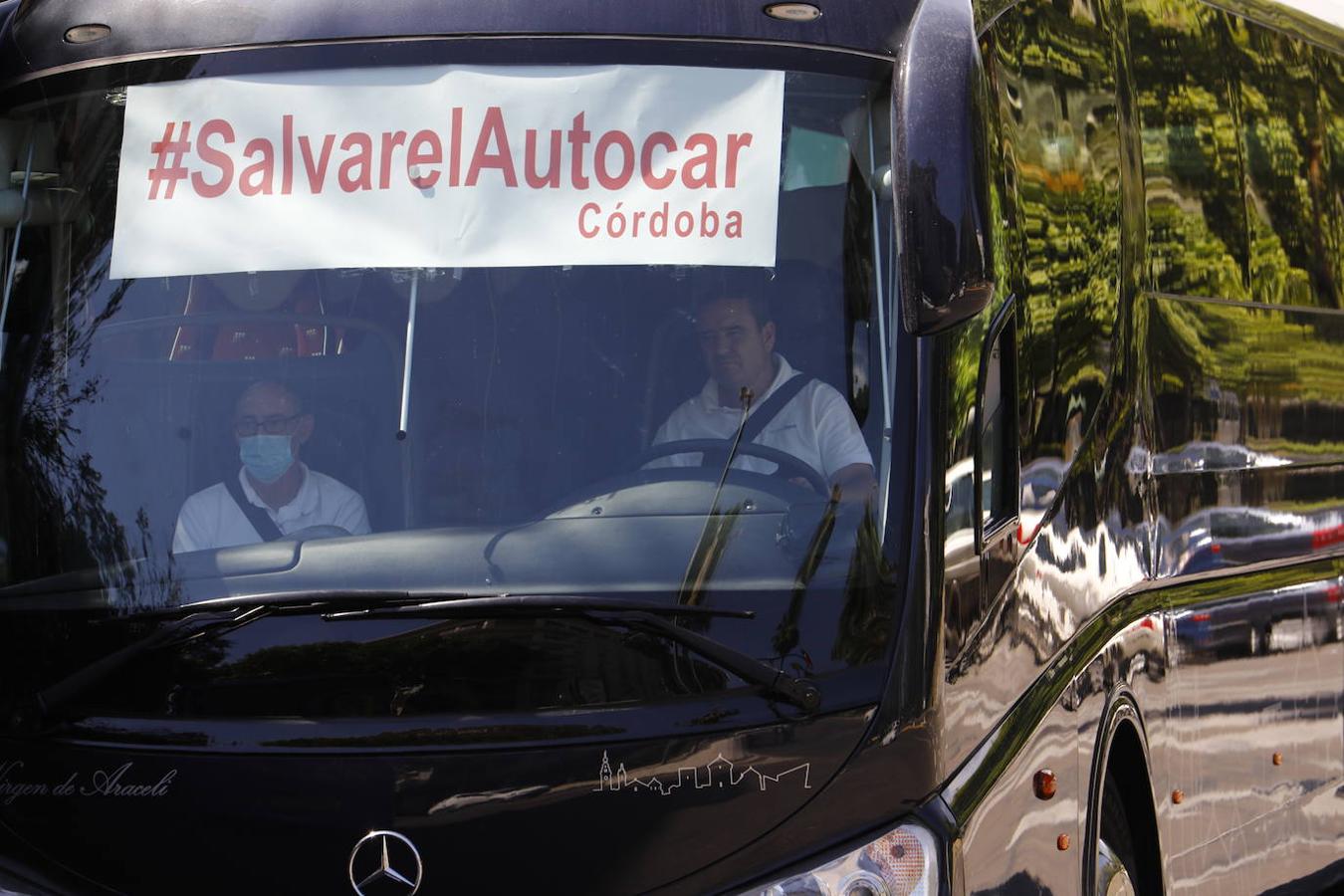 La caravana de autobuses de Córdoba, en imágenes