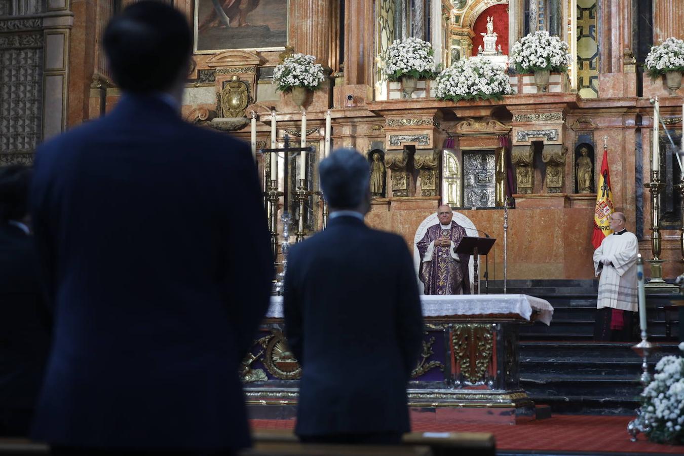 La misa del obispo de Córdoba por los fallecidos por el coronavirus, en imágenes