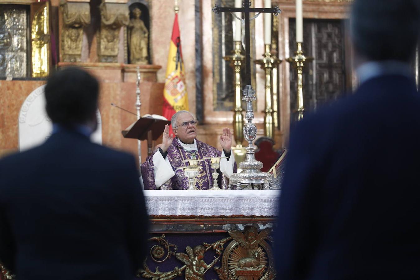 La misa del obispo de Córdoba por los fallecidos por el coronavirus, en imágenes