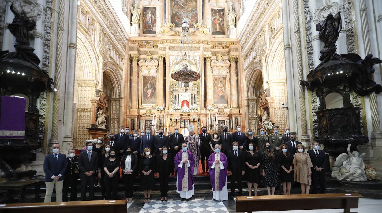 La misa del obispo de Córdoba por los fallecidos por el coronavirus, en imágenes