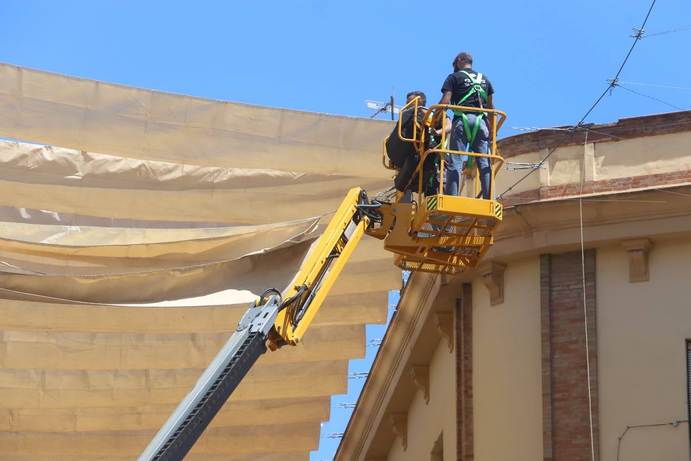 En imágenes, los toldos contra el calor llegan al Centro de Córdoba