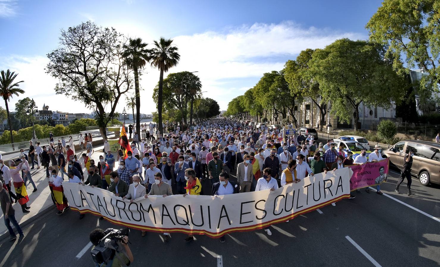 Cultura, educación y respeto: así fue la exitosa marcha taurina por las calles de Sevilla