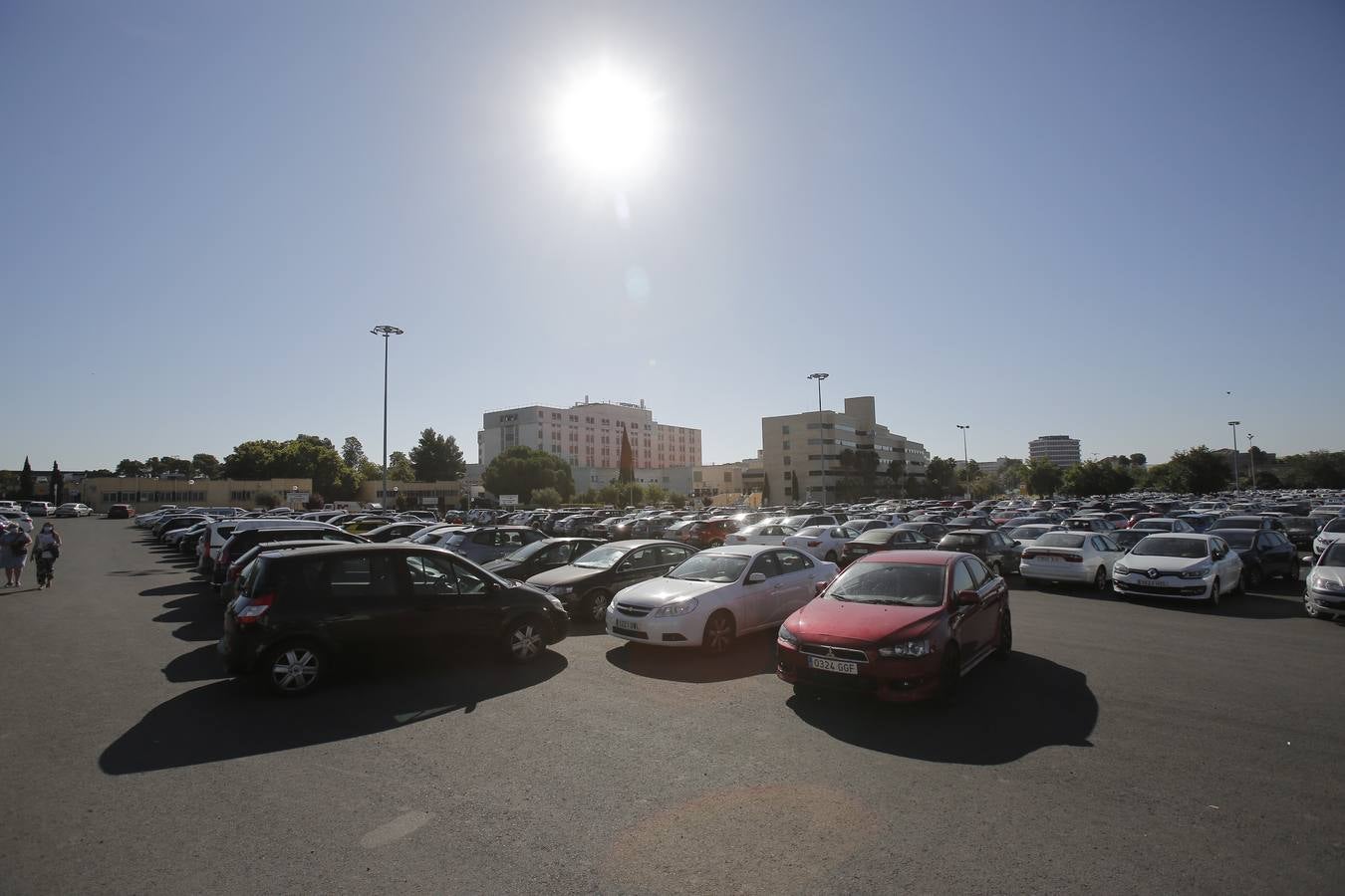 Así están los aparcamientos del hospital Reina Sofía de Córdoba, en imágenes