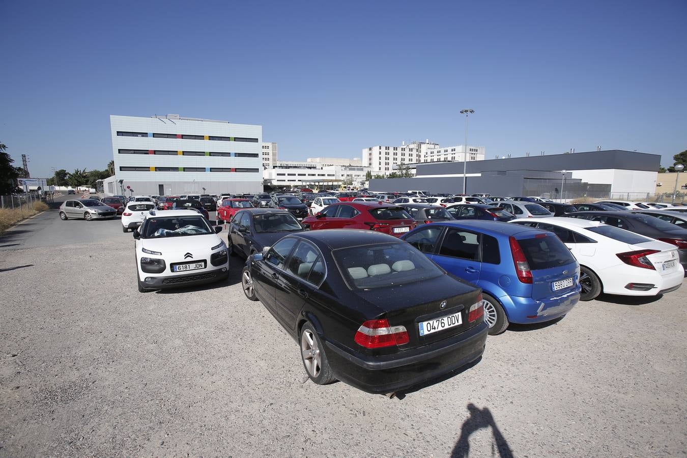 Así están los aparcamientos del hospital Reina Sofía de Córdoba, en imágenes