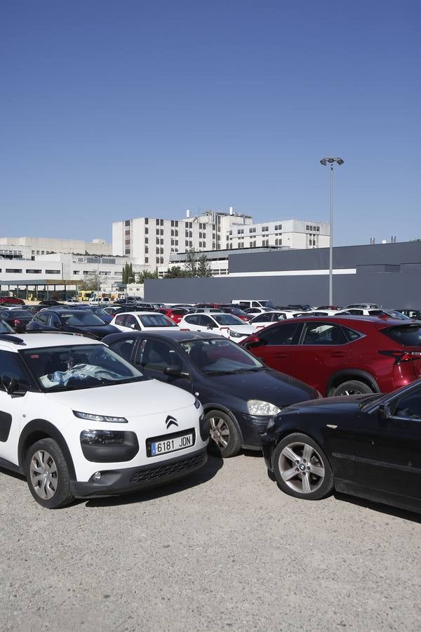 Así están los aparcamientos del hospital Reina Sofía de Córdoba, en imágenes