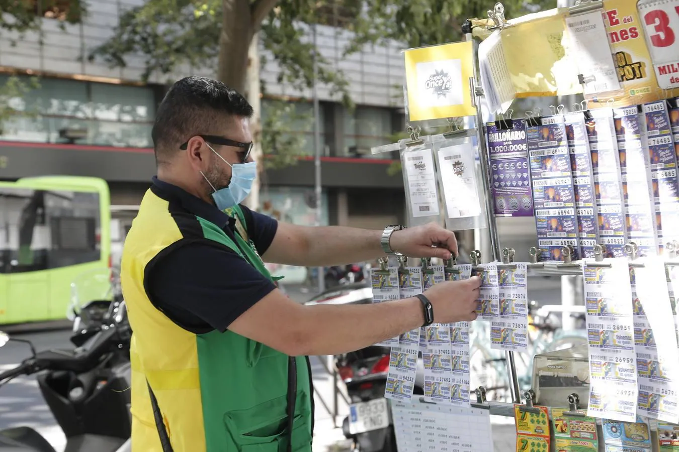 La vuelta de la venta de cupones de la ONCE en Córdoba, en imágenes