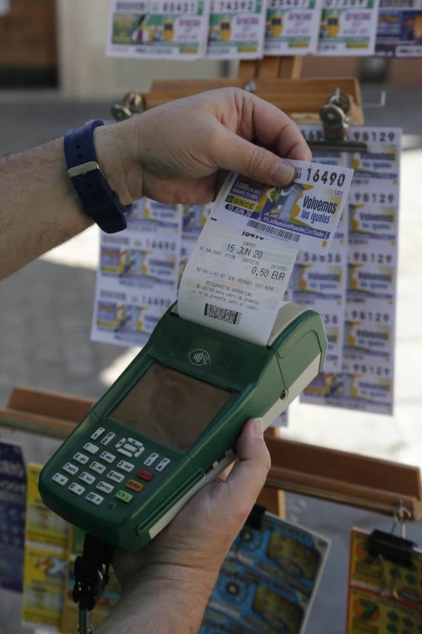 La vuelta de la venta de cupones de la ONCE en Córdoba, en imágenes