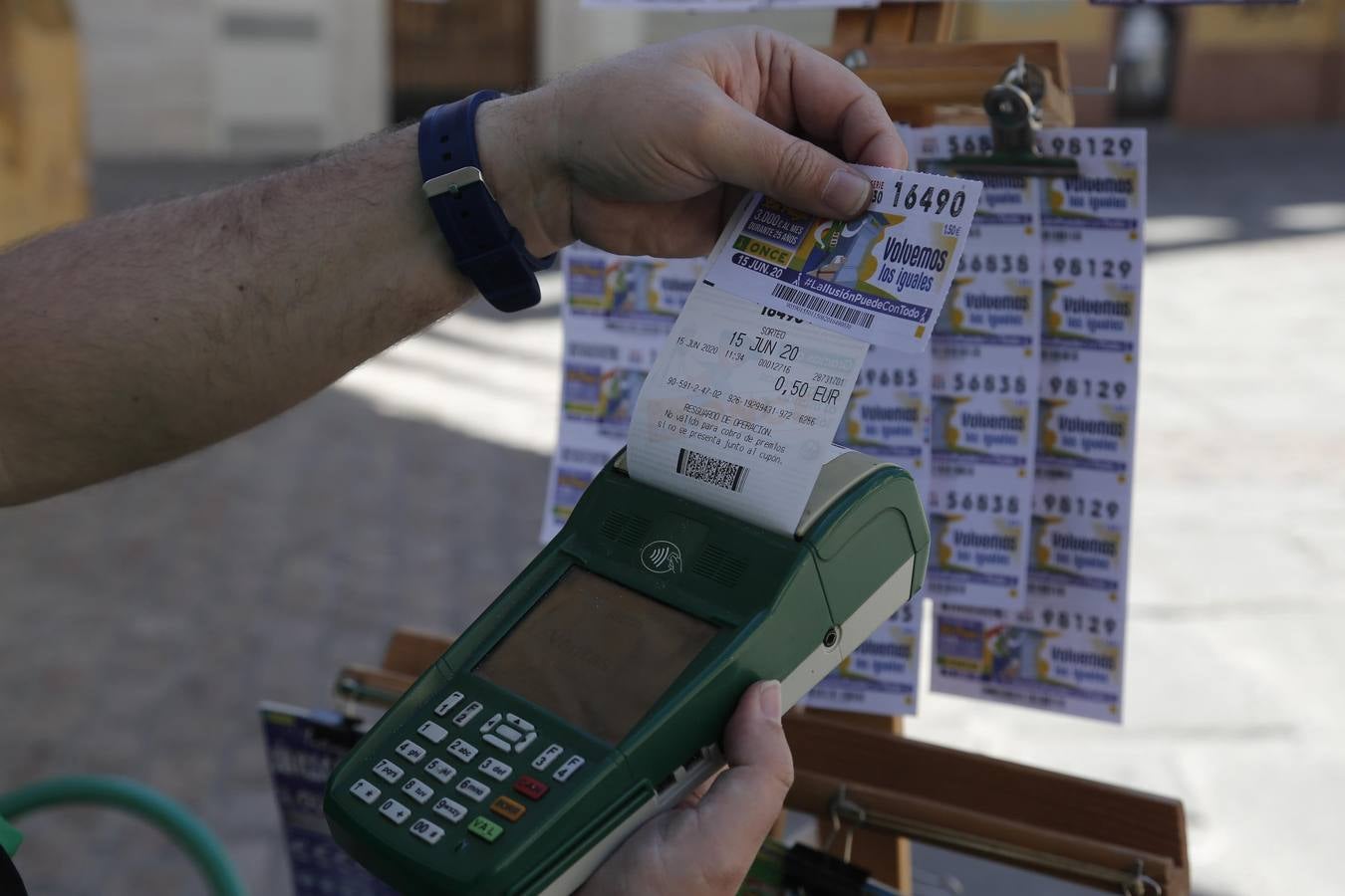 La vuelta de la venta de cupones de la ONCE en Córdoba, en imágenes