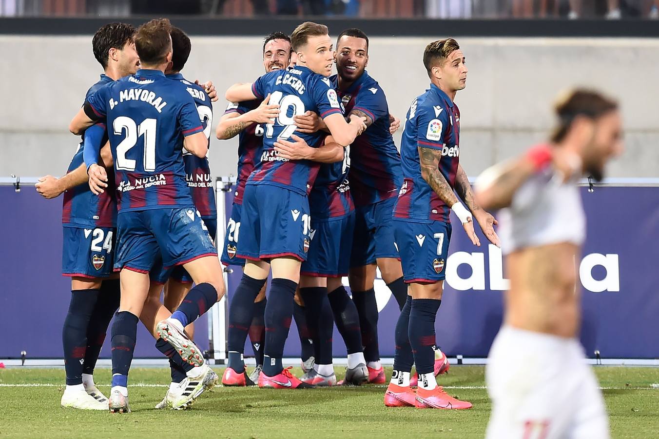 El partido Levante-Sevilla, en imágenes