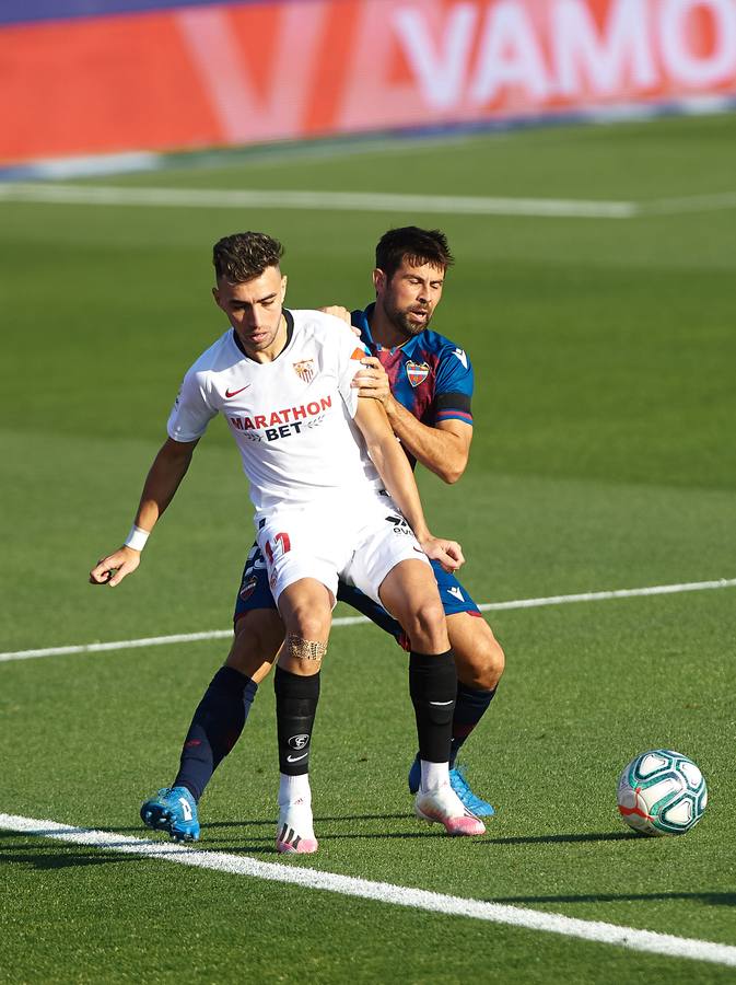 El partido Levante-Sevilla, en imágenes