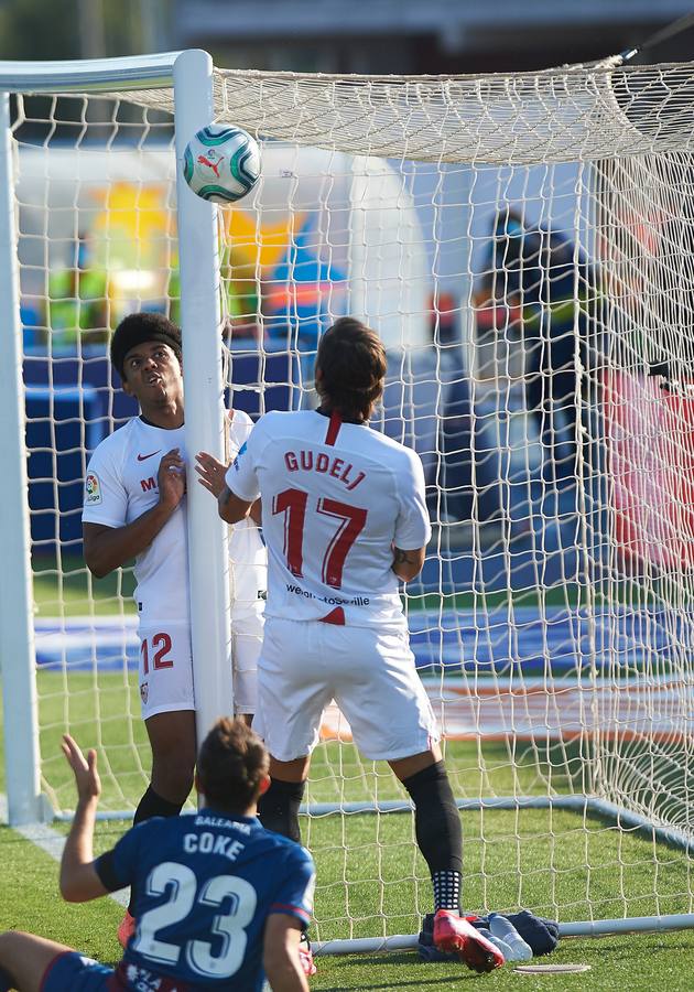 El partido Levante-Sevilla, en imágenes