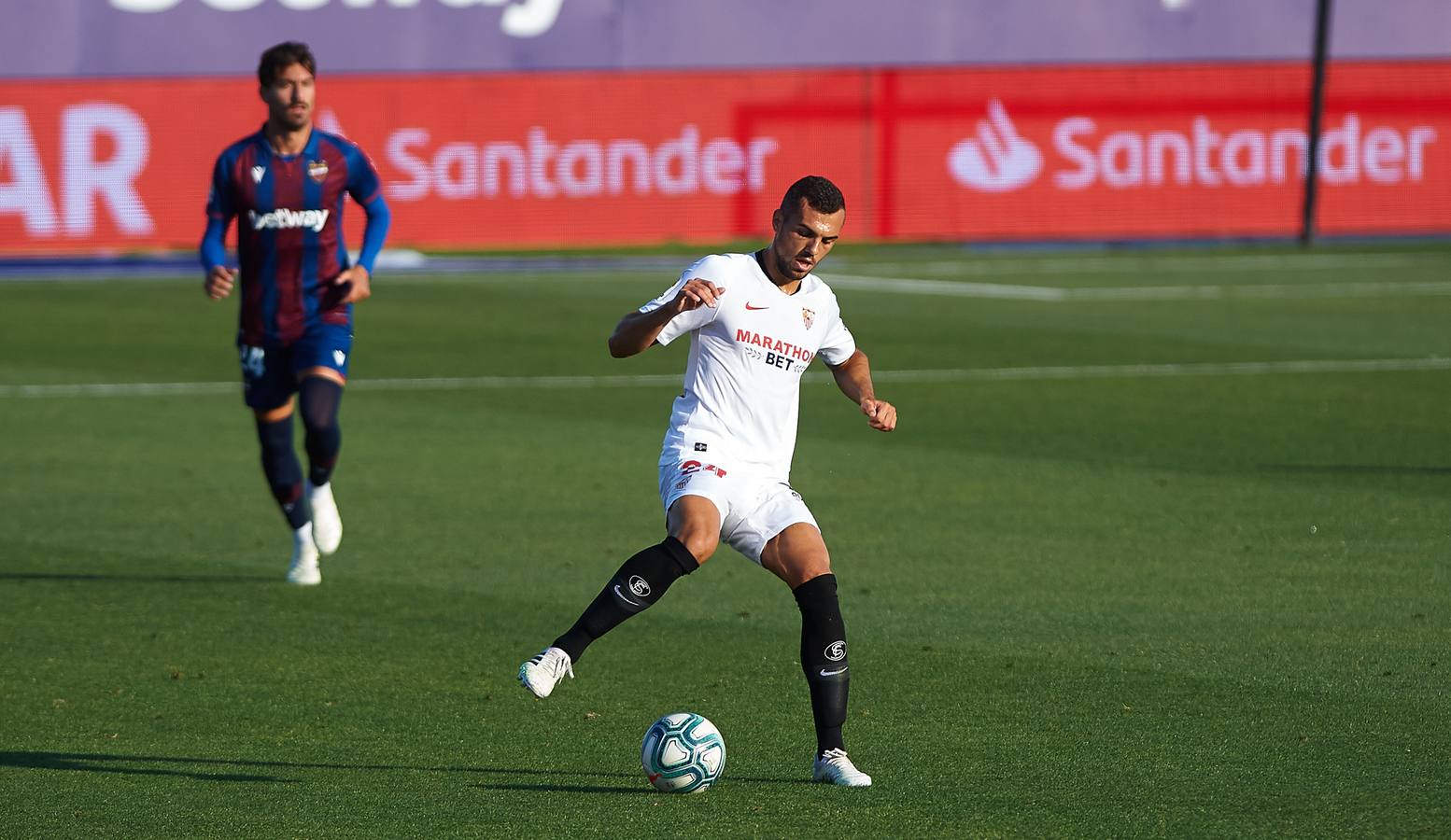 El partido Levante-Sevilla, en imágenes