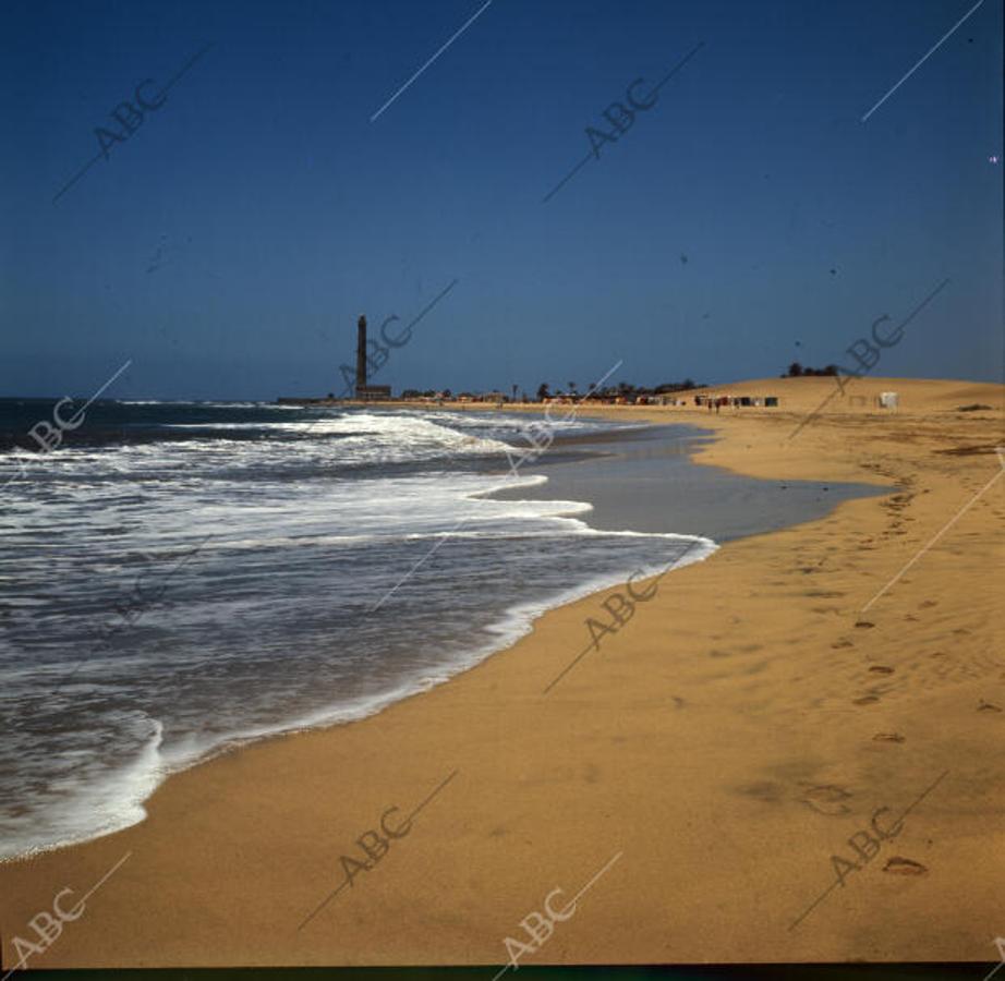 San Bartolomé de Tirajana (Gran Canaria), 1966. Vista del faro de la playa de Maspalomas. 