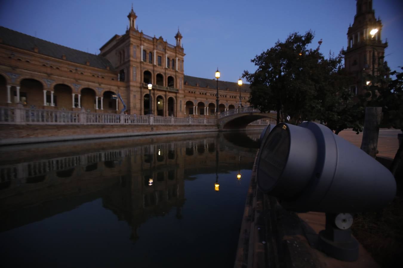 En imágenes, la Plaza España, sin iluminación durante el estado de alarma