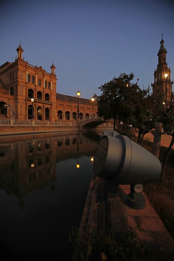 En imágenes, la Plaza España, sin iluminación durante el estado de alarma