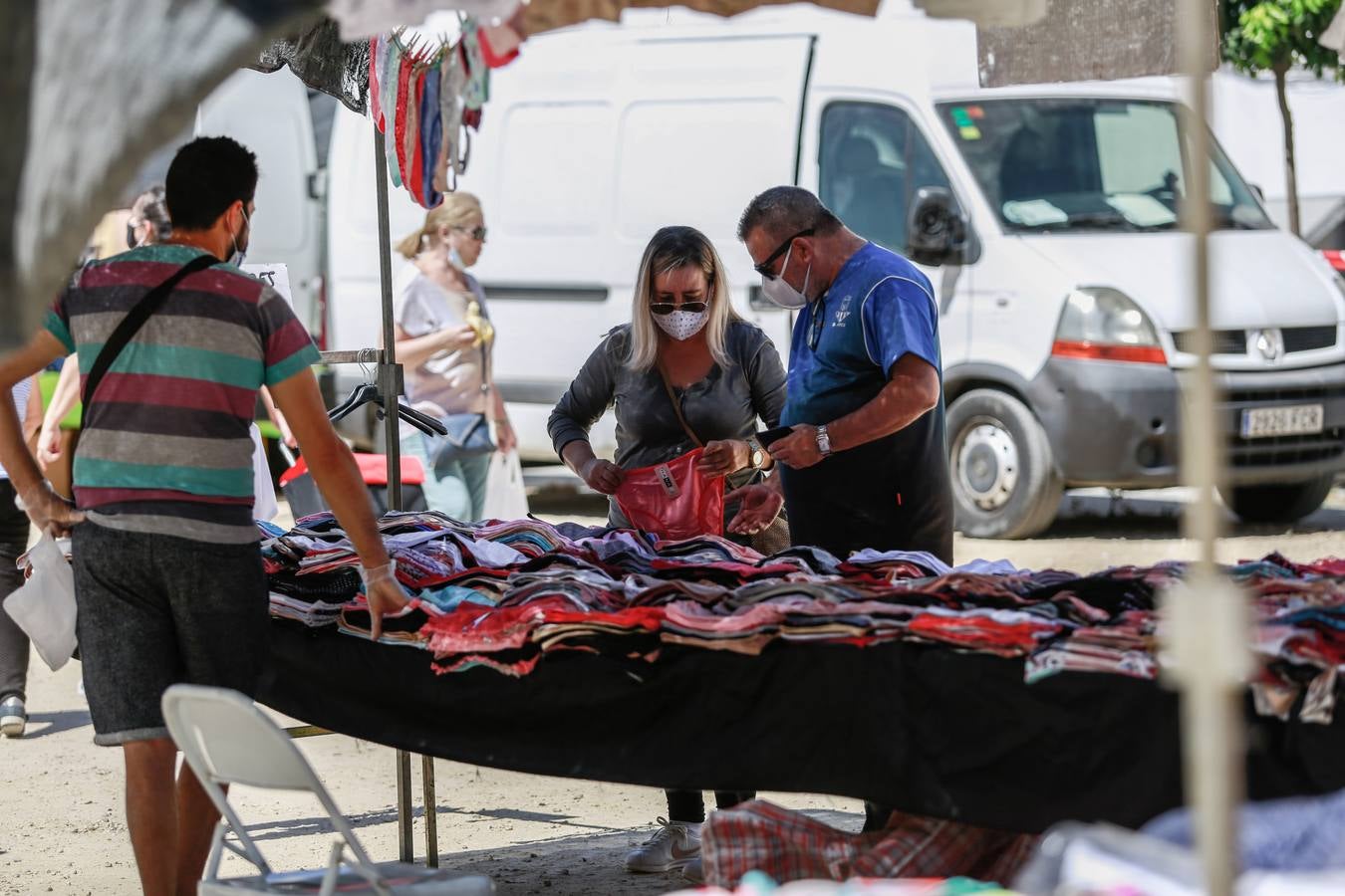 Reabre el mercadillo de Cerro Amate