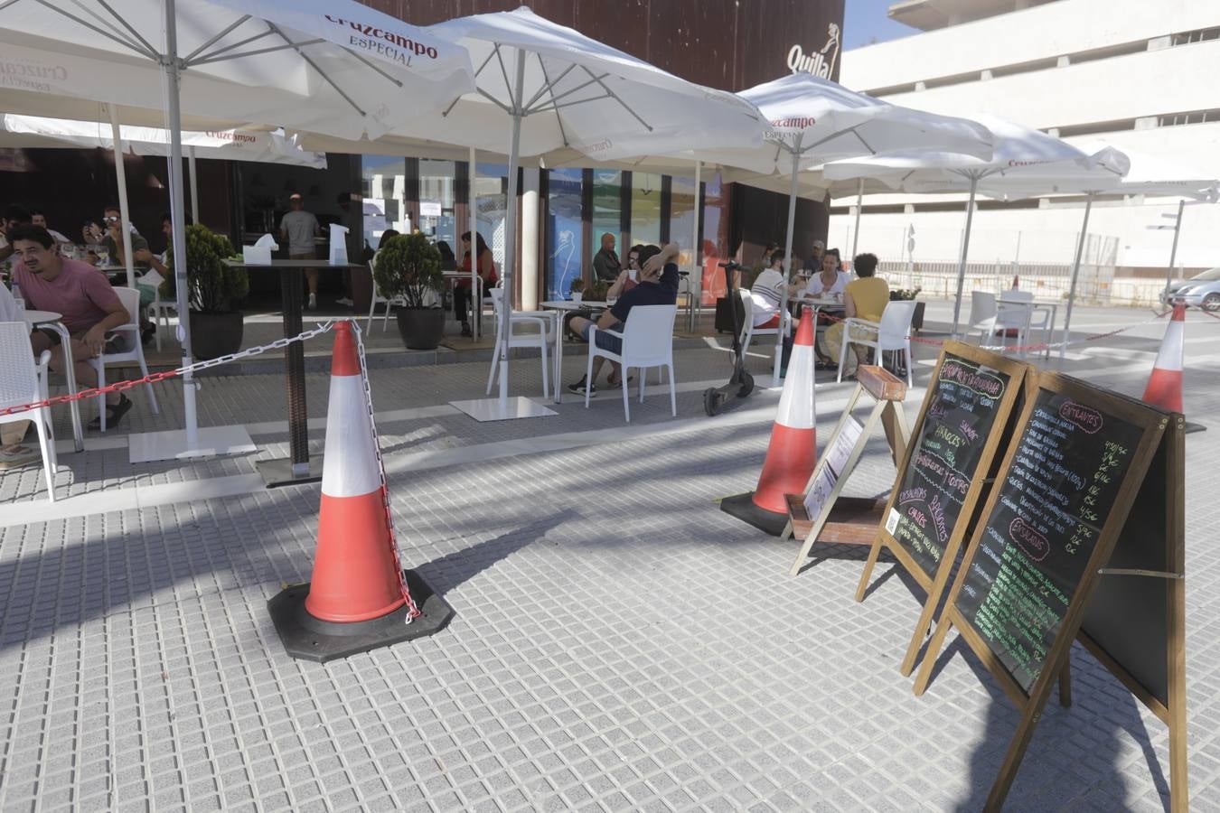 FOTOS: Las mascarillas, protagonistas de la cuenta atrás para la nueva normalidad en Cádiz