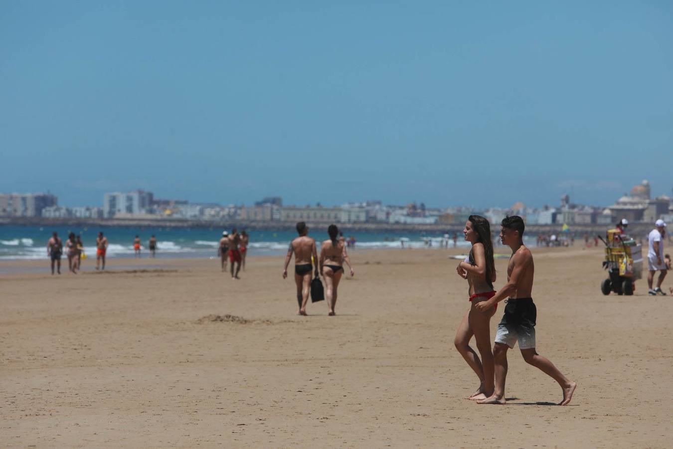 FOTOS: Las mascarillas, protagonistas de la cuenta atrás para la nueva normalidad en Cádiz